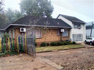 300 m² Commercial space in White River Central