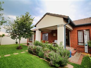 3 Bed Townhouse in Crescent Wood Country Estate