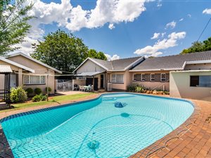 4 Bed House in Horison Park