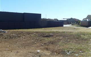 325 m² Land available in Vosloorus