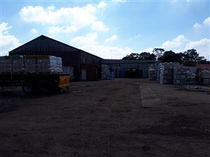 1400 m² Industrial space in Cason
