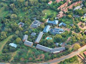 10000 m² Commercial space in Clubview