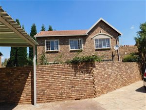 3 Bedroom Townhouse in Rietvalleirand