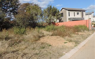 486 m² Land available in Bronberg