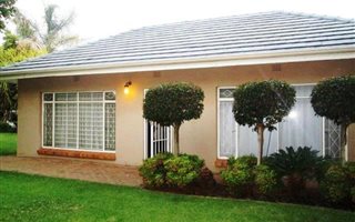 2 Bedroom Garden Cottage in Roodepoort Central