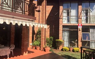 3 Bedroom Townhouse in Oak Park