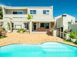 6 Bed House in Edgemead