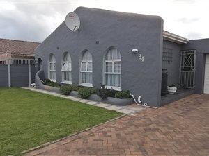4 Bed House in Grassy Park