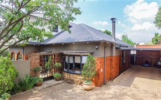 5 Bedroom House in Kensington