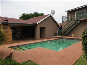 4 Bed House in Edelweiss