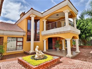 6 Bed House in Theresa Park
