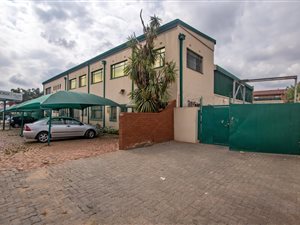 728 m² Commercial space in Fontainebleau