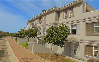 4 Bedroom Apartment in Pinnacle Point Golf Estate