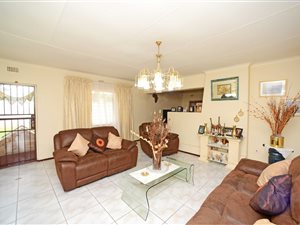 4 Bed House in Lakefield