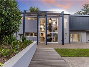 4 Bed House in Oaklands