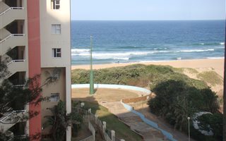 2 Bedroom Apartment in Amanzimtoti