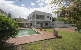 6 Bedroom House in Claremont