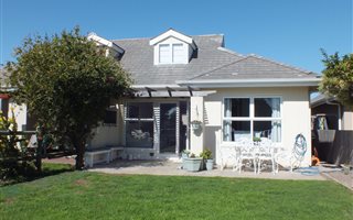 3 Bedroom House in Noordhoek