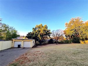 923 m² Land available in Groenkloof