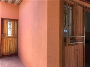 2 Bed House in Roodepan
