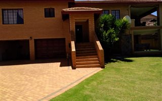 4 Bedroom House in Highveld