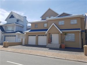 4 Bed House in Mossel Bay Central