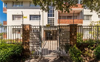 0.5 Bedroom Apartment in Rosebank