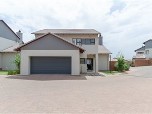 4 Bed Townhouse in Amorosa