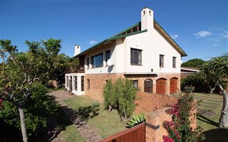 5 Bedroom House in Kenton-on-Sea