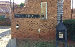 3 Bedroom Simplex in Weltevreden Park