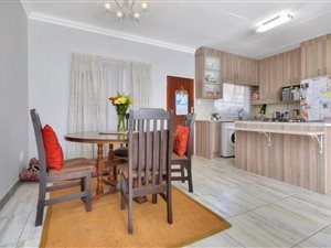 3 Bed Flat in Woodmead