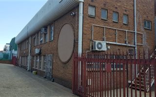 1800 m² Industrial space in Robertsham