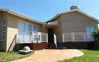4 Bedroom House in Paradise Beach