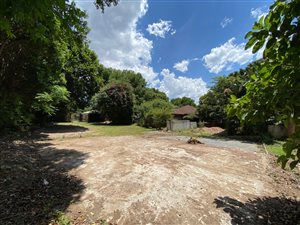 640 m² Land available in Orchards