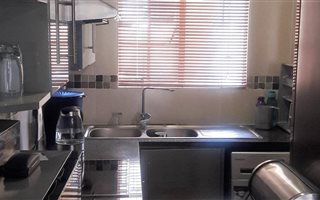 2 Bedroom Apartment in Honeydew Ridge