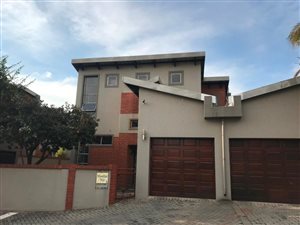 3 Bed Townhouse in Die Hoewes
