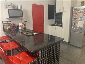 3 Bed House in Caneside