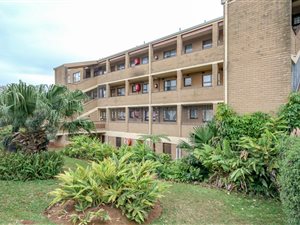 2 Bed Flat in Illovo Beach