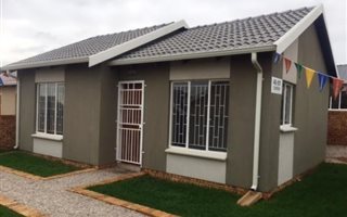 2 Bedroom House in Protea Glen