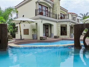 6 Bed House in Blue Hills