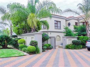 6 Bed House in Blue Hills