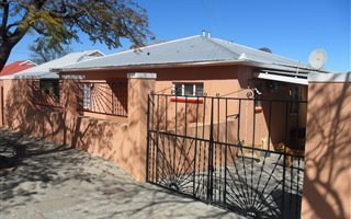 4 Bedroom House in Graaff Reinet