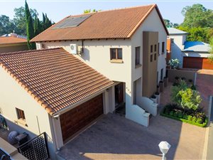 4 Bed House in Rietvalleirand