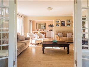4 Bed House in Kirstenhof