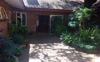 6 Bedroom House in Chroom Park