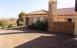 3 Bedroom Townhouse in Signal Hill