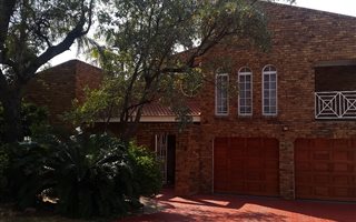 4 Bedroom House in Geelhoutpark