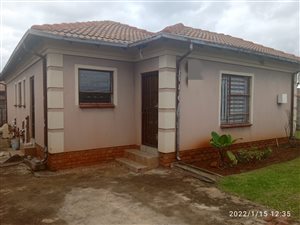 3 Bed House in Clayville
