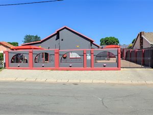 3 Bed House in Robertsham