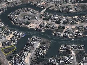 611 m² Land available in St Francis Bay Canals